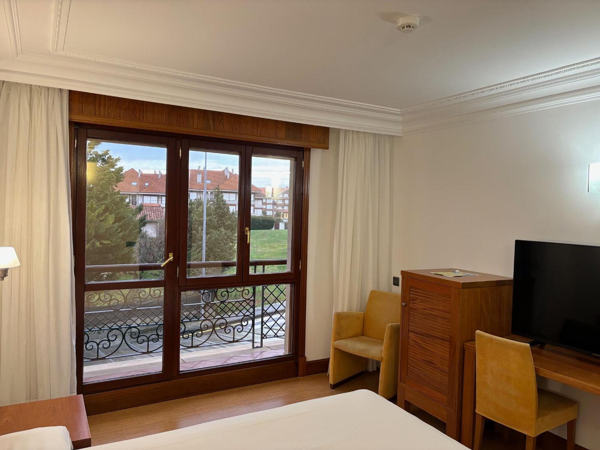 Gran Hotel Liber&Spa Playa Golf Noja Bagian luar foto